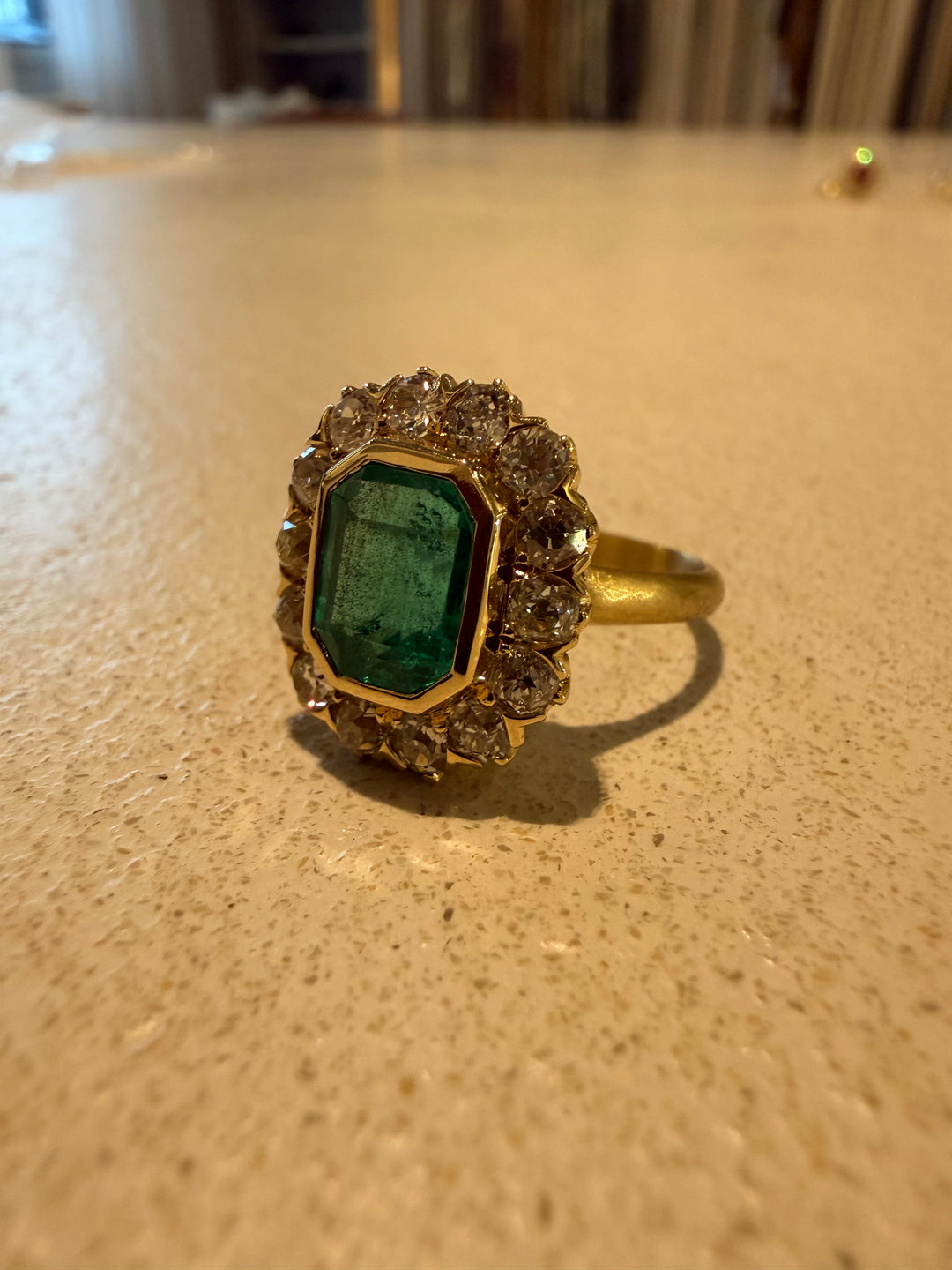 Emerald ring with Diamonds
