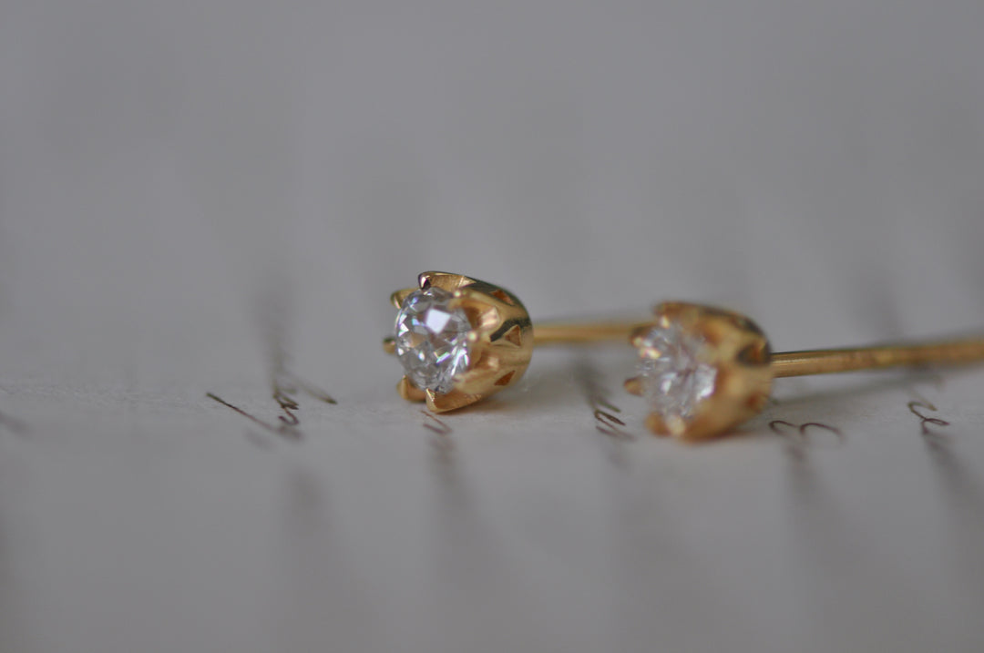 18K antique diamond studs