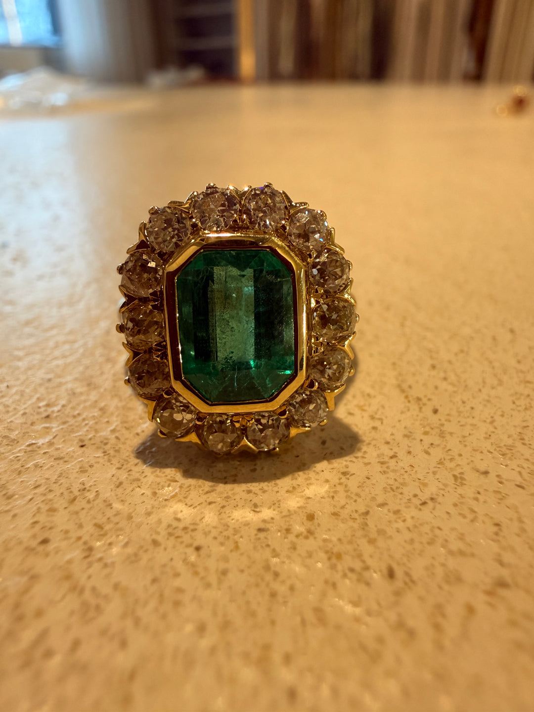 Emerald ring with Diamonds