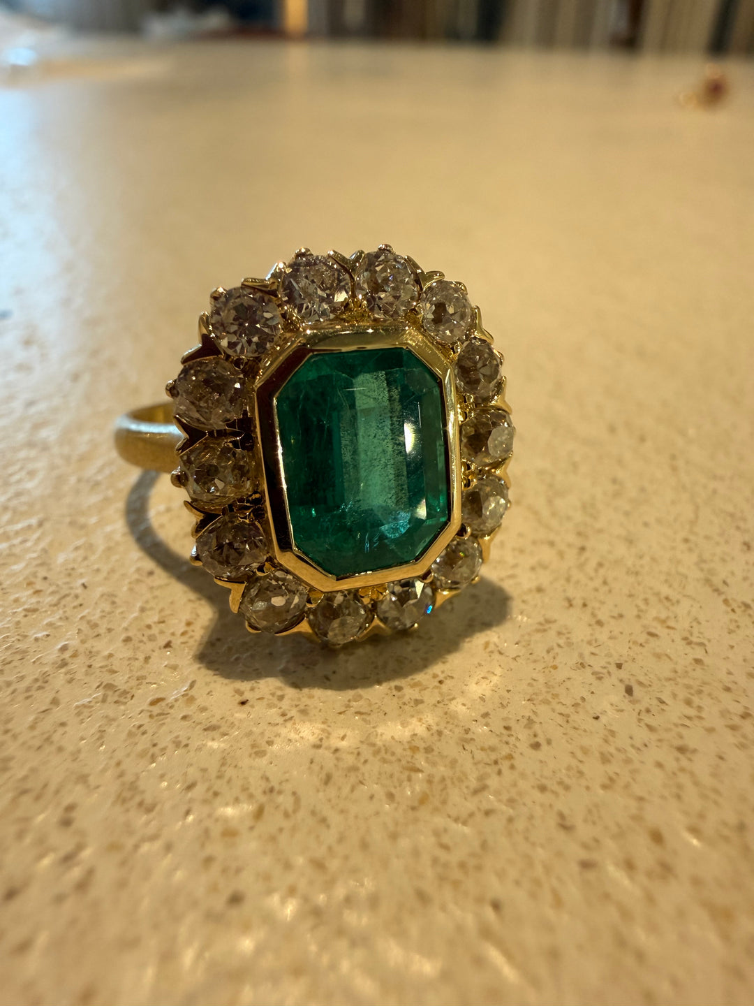 Emerald ring with Diamonds