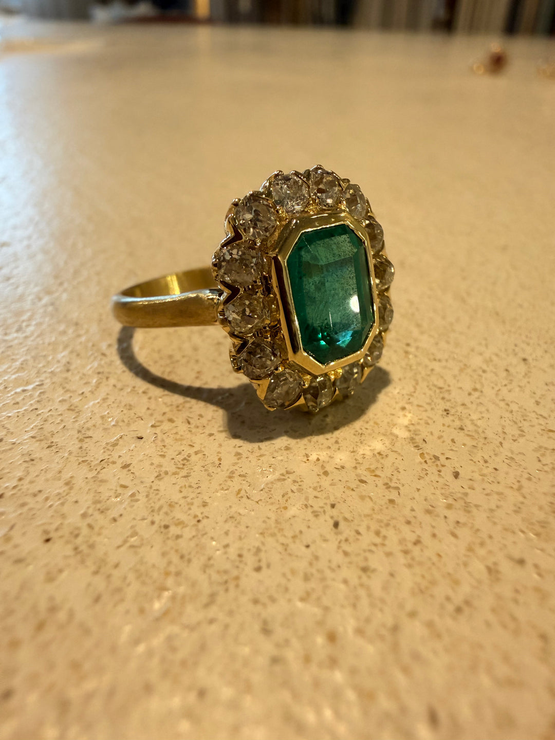Emerald ring with Diamonds