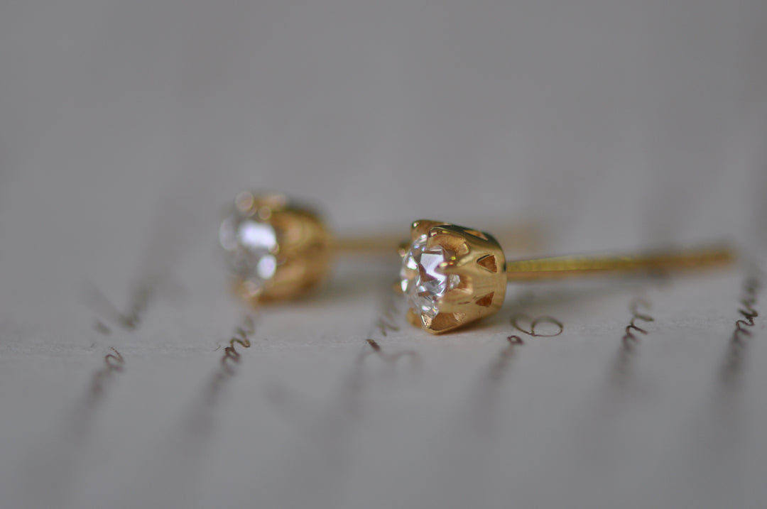 18K antique diamond studs