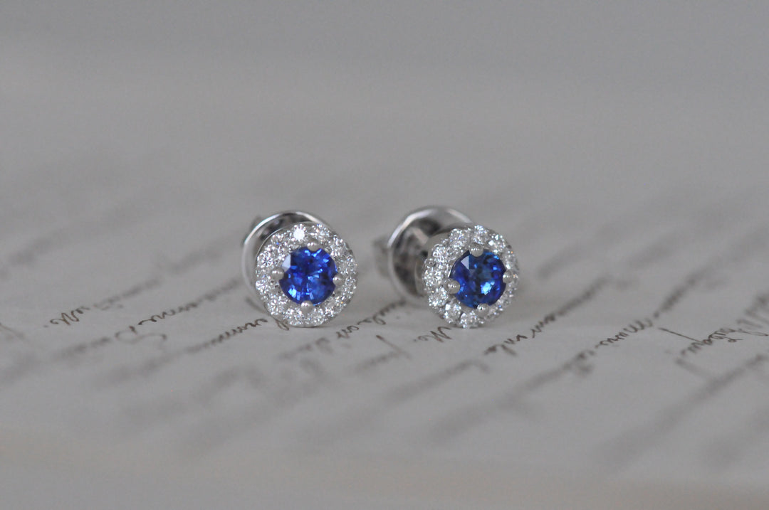 18K blue sapphire& diamonds studs