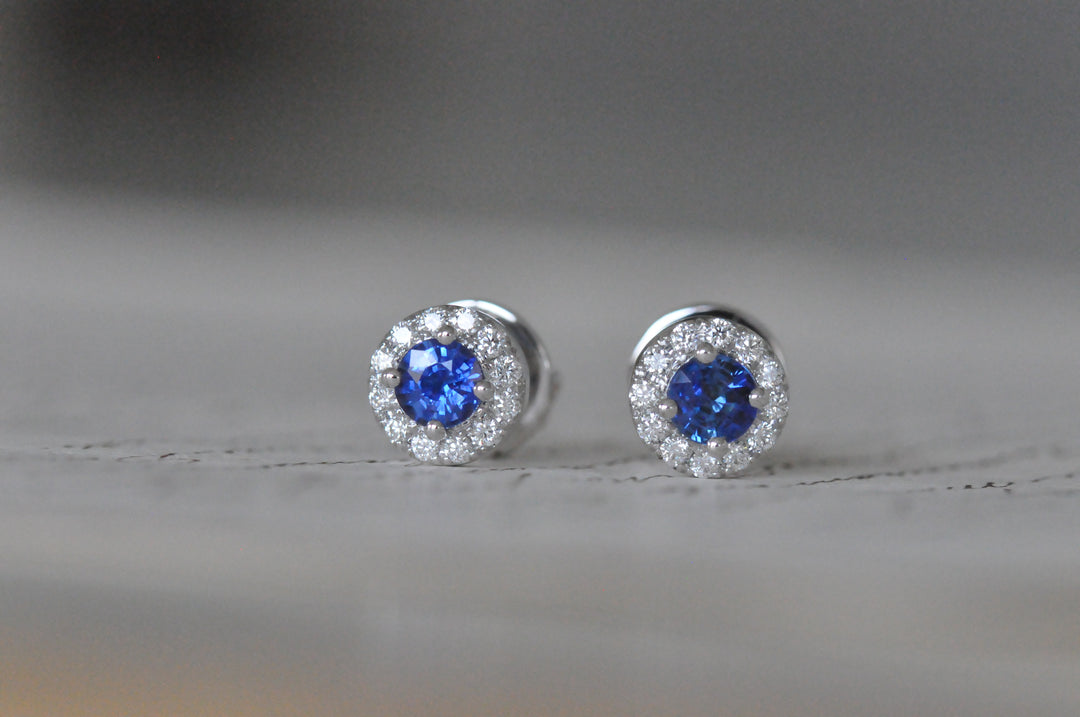 18K blue sapphire& diamonds studs