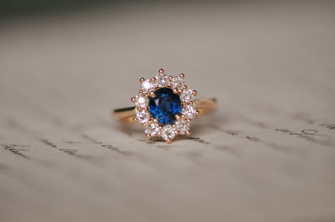 Vintage blue sapphire ring