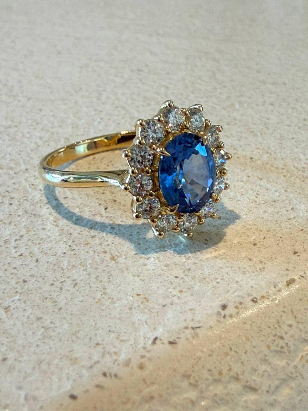 Second-hand Blue sapphire diamond ring