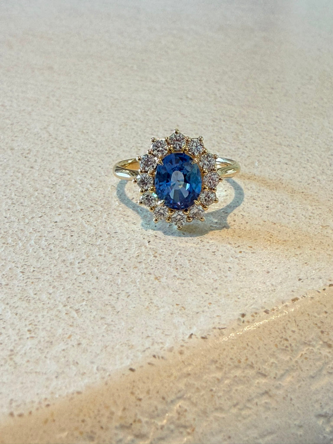 Second-hand Blue sapphire diamond ring