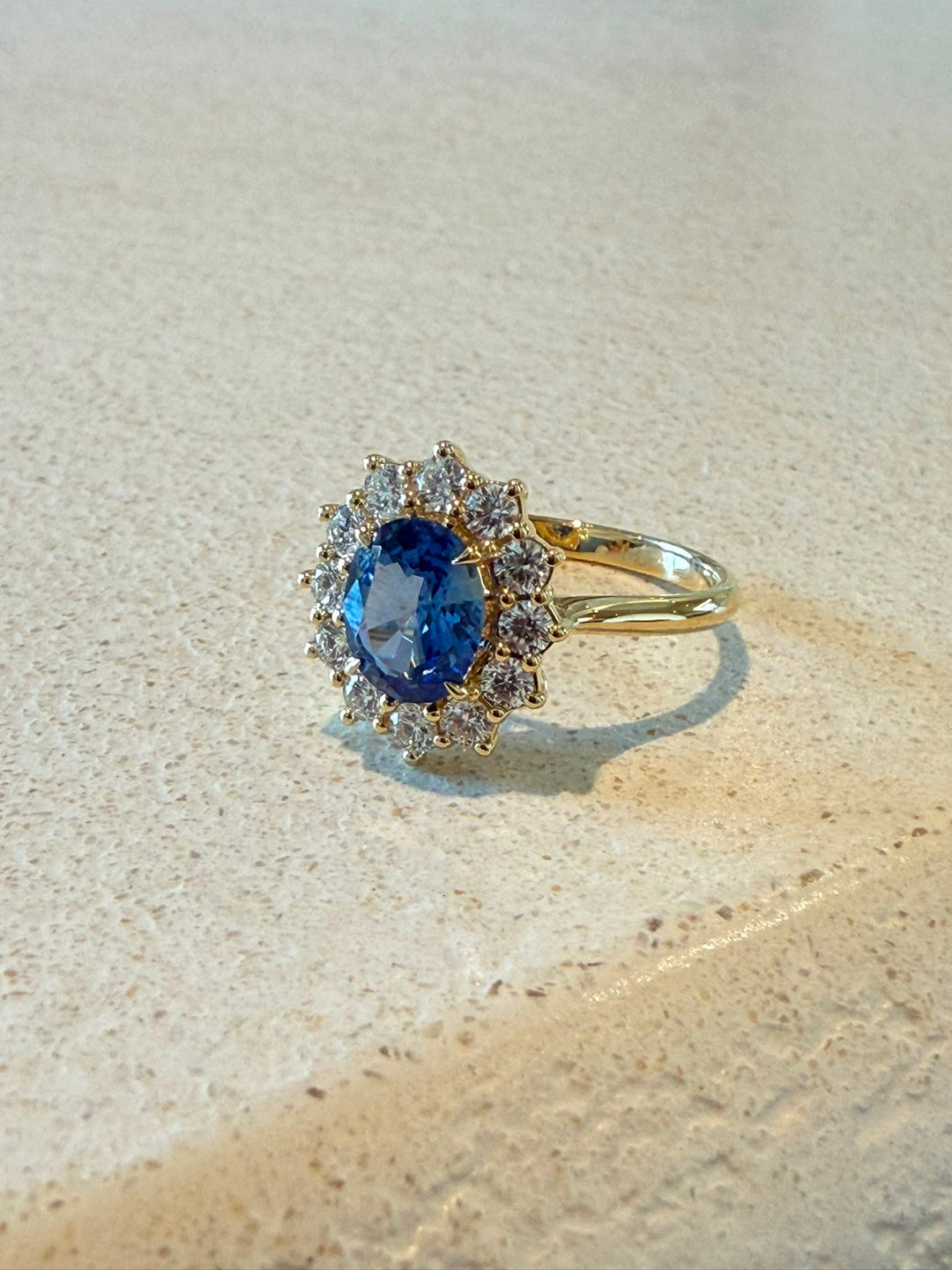 Second-hand Blue sapphire diamond ring