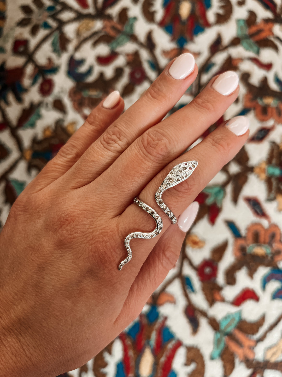 A 18K vintage snake ring