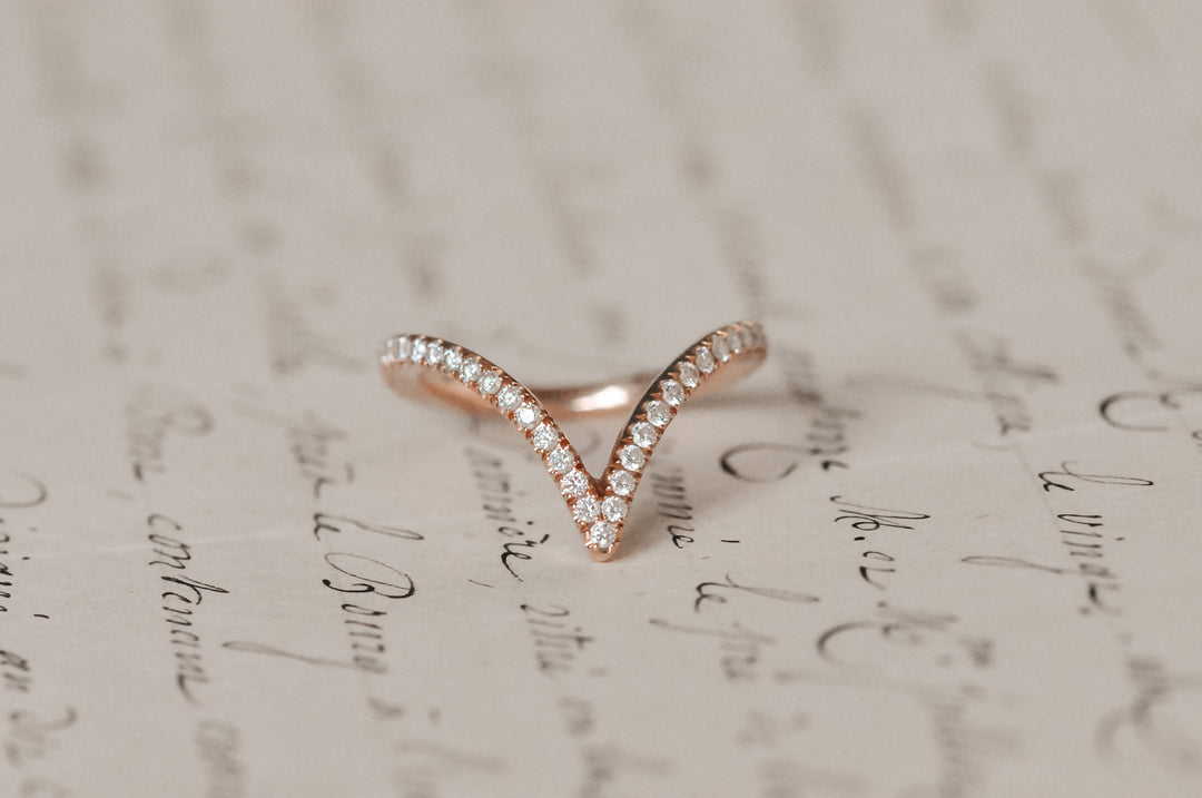 18K pink gold V ring